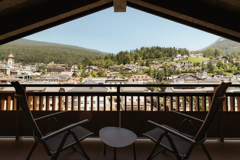 Day, Natural landscape, View (from property/room), Balcony/Terrace, Mountain view