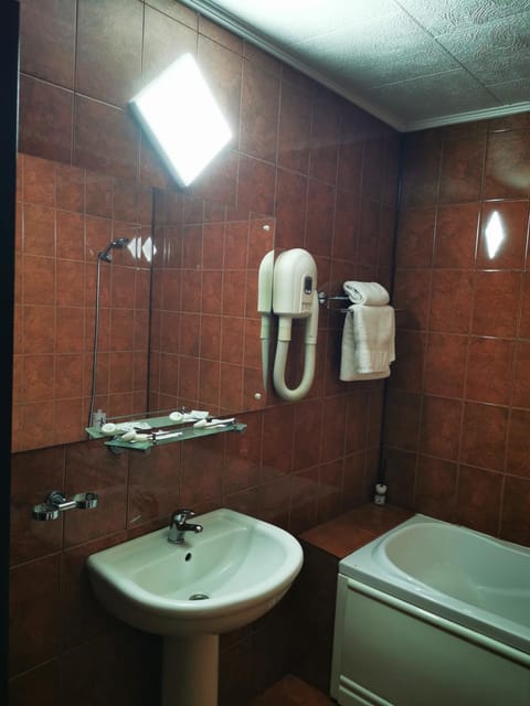 Shower, Bathroom, towels