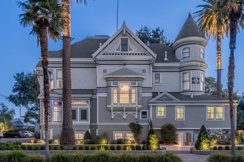 The George - Luxury Boutique Inn Bed and Breakfast in Napa Valley