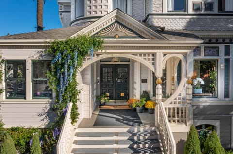 The George - Luxury Boutique Inn Bed and Breakfast in Napa Valley