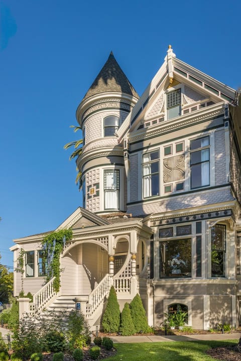 The George - Luxury Boutique Inn Bed and Breakfast in Napa Valley