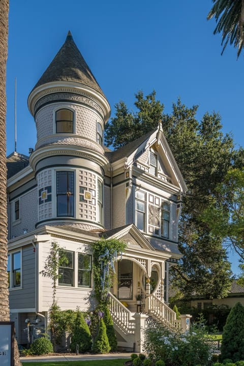 The George - Luxury Boutique Inn Bed and Breakfast in Napa Valley