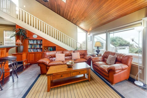 Ocean Light Cottage House in Newport