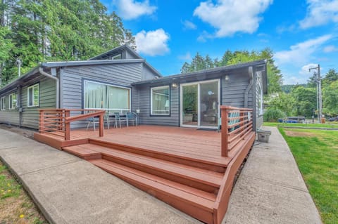 Moss Quadrant House in Rockaway Beach