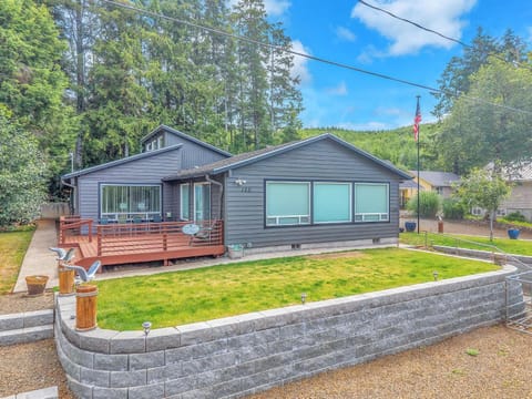 Moss Quadrant House in Rockaway Beach
