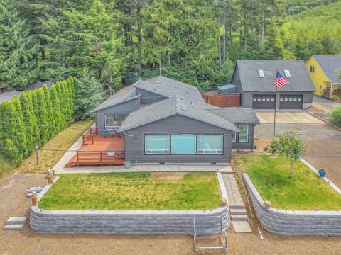 Moss Quadrant House in Rockaway Beach