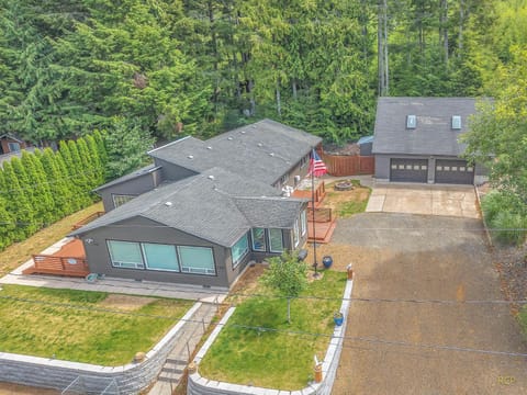 Moss Quadrant House in Rockaway Beach