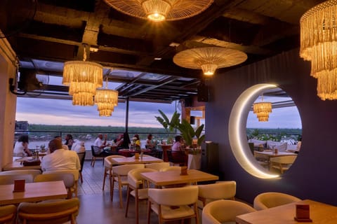 Restaurant/places to eat, View (from property/room), Balcony/Terrace