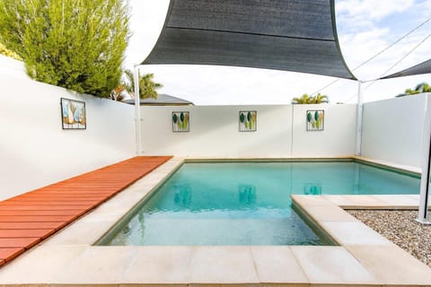 Pool view, Swimming pool, sunbed