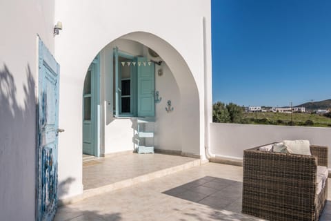 Patio, Facade/entrance, Balcony/Terrace