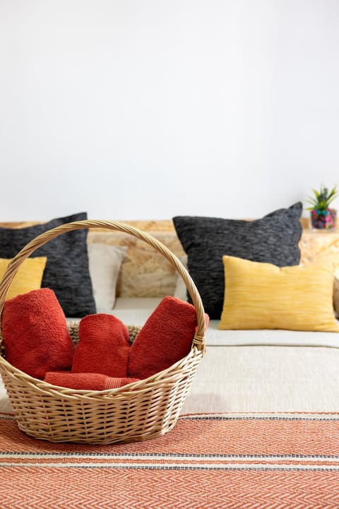 Bed, Bedroom, towels
