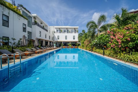 Property building, Swimming pool