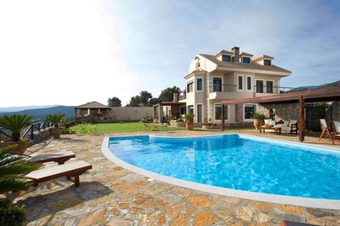 Property building, Pool view, Swimming pool, sunbed