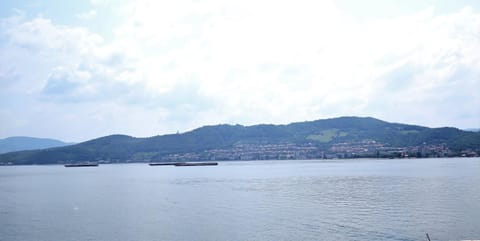 Restaurant/places to eat, Balcony/Terrace, Lake view