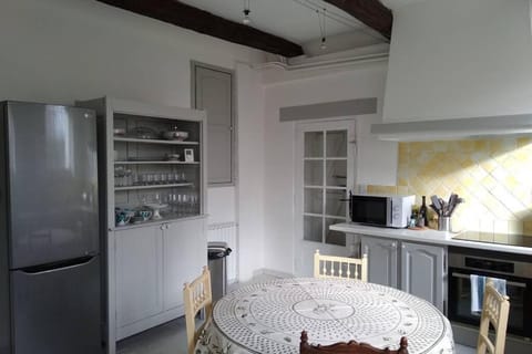 MAISON DE MAITRE 230M² EN PLEIN COEUR DU VILLAGE House in Brignoles