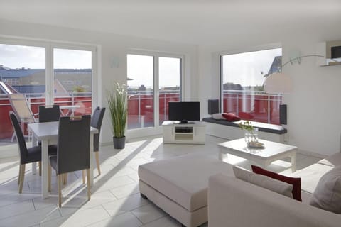 TV and multimedia, View (from property/room), Balcony/Terrace, Living room, Seating area, Dining area