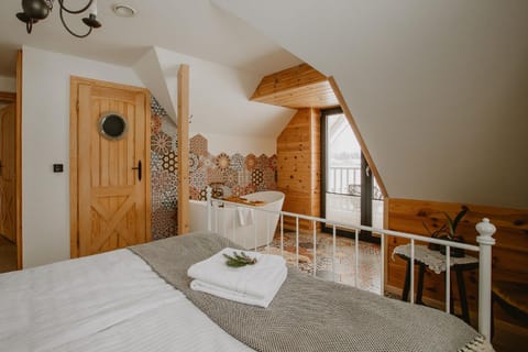 Photo of the whole room, Bedroom, Bath, towels