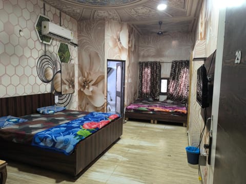 Bathroom, TV and multimedia, Photo of the whole room, Bedroom, wardrobe, air conditioner