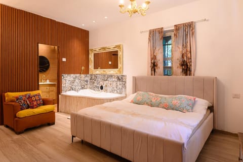 Bed, Hot Tub, Bedroom