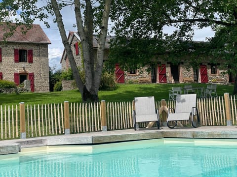 Property building, Spring, Day, Garden, Garden view, Pool view, Swimming pool, sunbed