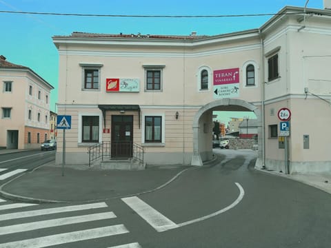 Facade/entrance