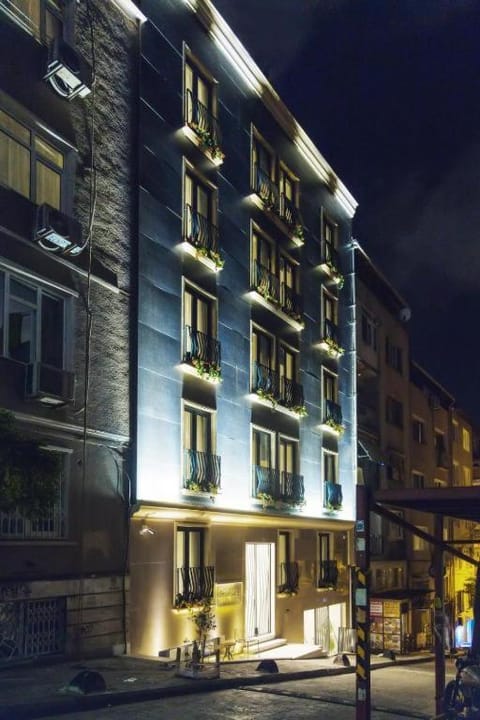 Property building, Night, Location