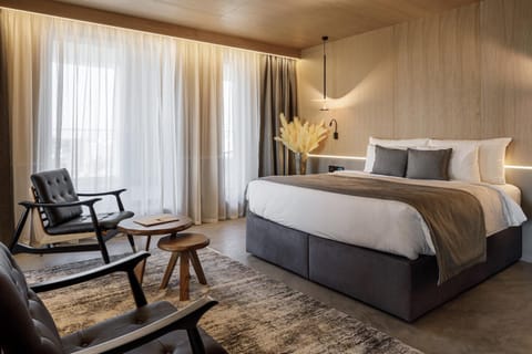 Bed, Seating area, Bedroom