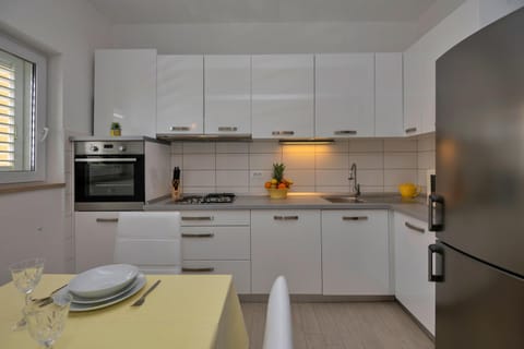 Apartment with big and free private parking Apartment in Makarska