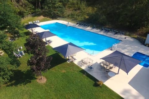 Regent Hilltop Cabin Cabin in Middle Smithfield