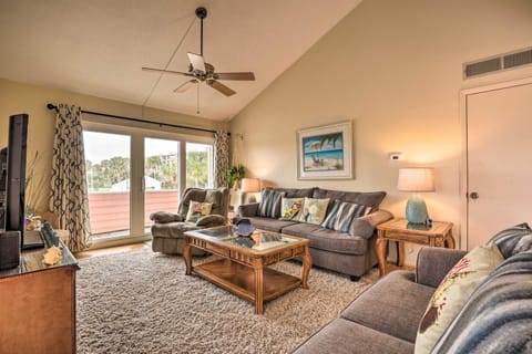 Breezy St Augustine Condo Walk to Crescent Beach! Apartment in Butler Beach