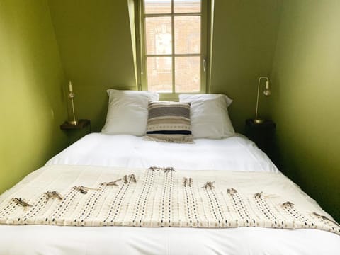 Klimt - Parking - Independent Entrance Apartment in Chartres