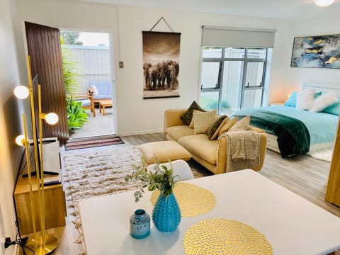 Takapuna Guest House Bed and Breakfast in Auckland