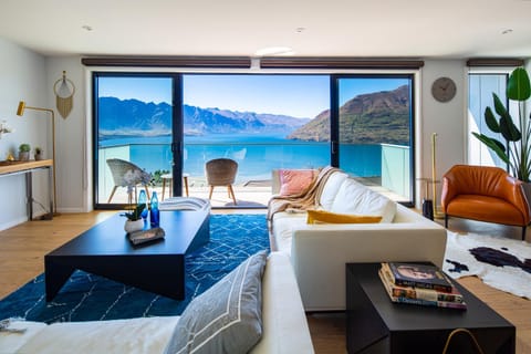 Living room, Lake view