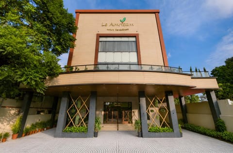Property building, Facade/entrance, Day, Property logo or sign