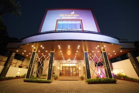 Property building, Facade/entrance, Night