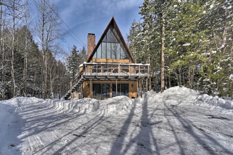 Cozy A-Frame Cabin with Pool Table 8 Mi to Mt Snow! Cabin in Wilmington