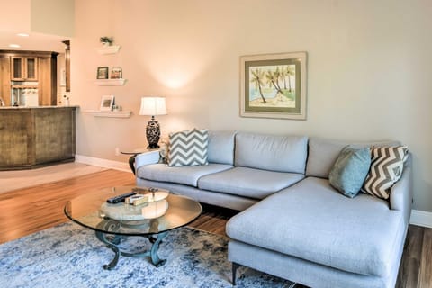 St Pete Condo with Private Lanai and Community Pool! Apartment in Isla del Sol