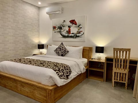 Photo of the whole room, Bedroom