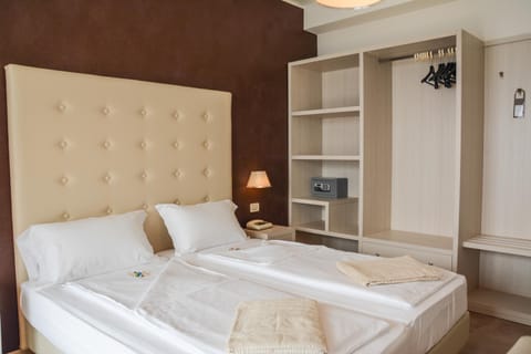 HOTEL ASTOR Hotel in Limone Sul Garda