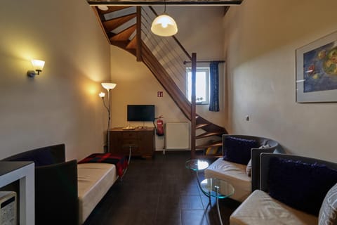 TV and multimedia, Seating area