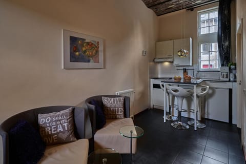 Kitchen or kitchenette, Seating area, Dining area