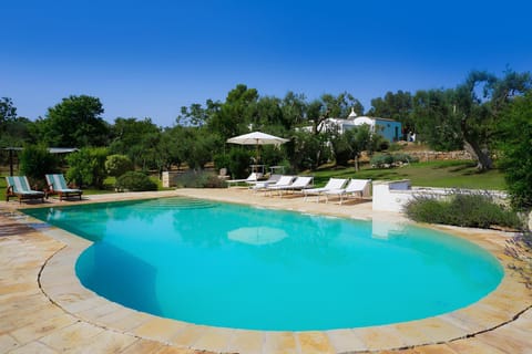 Swimming pool, sunbed