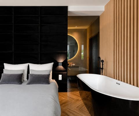 Bed, Seating area, Bedroom