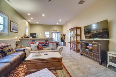 Cascade Cabin Hideaway with Views, half Mi to Lake Cabin in Cascade