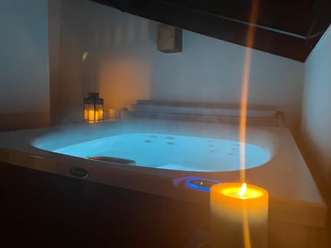 Hot Tub, Swimming pool