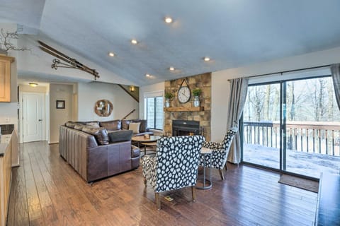 Bright Wintergreen Resort Home Deck and Grill! House in Nelson County