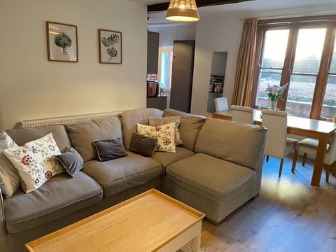 Coffee/tea facilities, Living room, Seating area