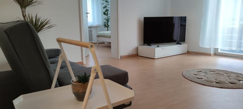 Communal lounge/ TV room, TV and multimedia, Living room