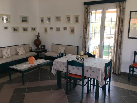 Papoulias Rooms Apartment in Islands