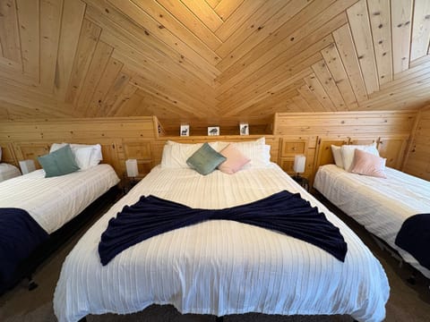 Bed, Bedroom, Family